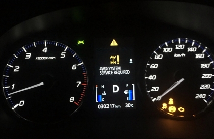 Xe Outlander đi tốc độ 70 - 80 km/h bị giật là do đâu?